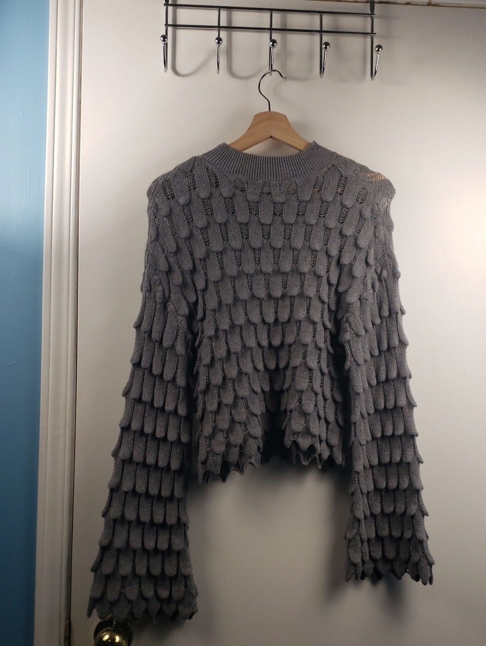 Angeleye Scallop gray Sweater Size Medium Nwt